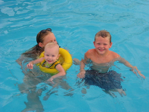 Becca_Mark_&_Zelda.jpg, 56569 bytes, 07/19/2002