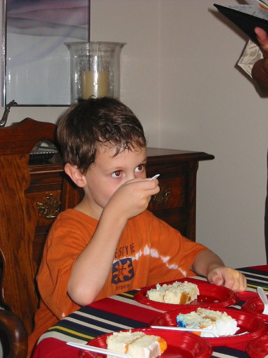 Buddy_Eating_His_Cake.jpg, 54463 bytes, 07/19/2002