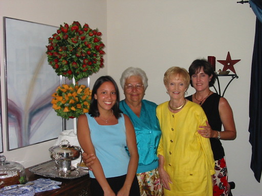 Ashley_The_Grandmothers_&_Nancy_1.jpg, 57797 bytes, 07/19/2002