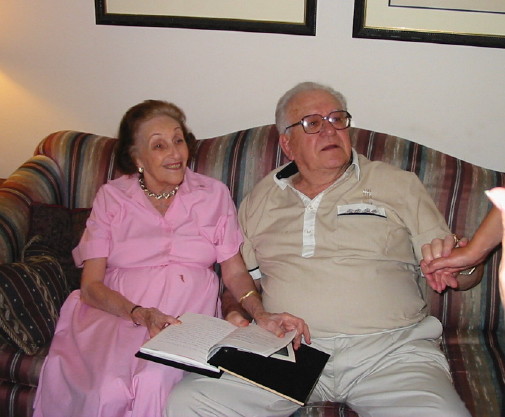 Aunt_Monica_&_Uncle_Perry.jpg, 56151 bytes, 07/19/2002