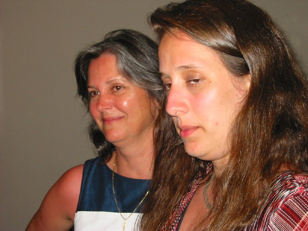 Meg_&_Elizabeth.jpg, 82890 bytes, 07/19/2002